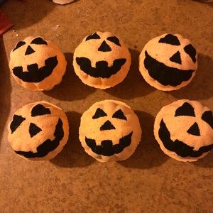 Halloween candy corn scented pumpkin bath bombs 🎃